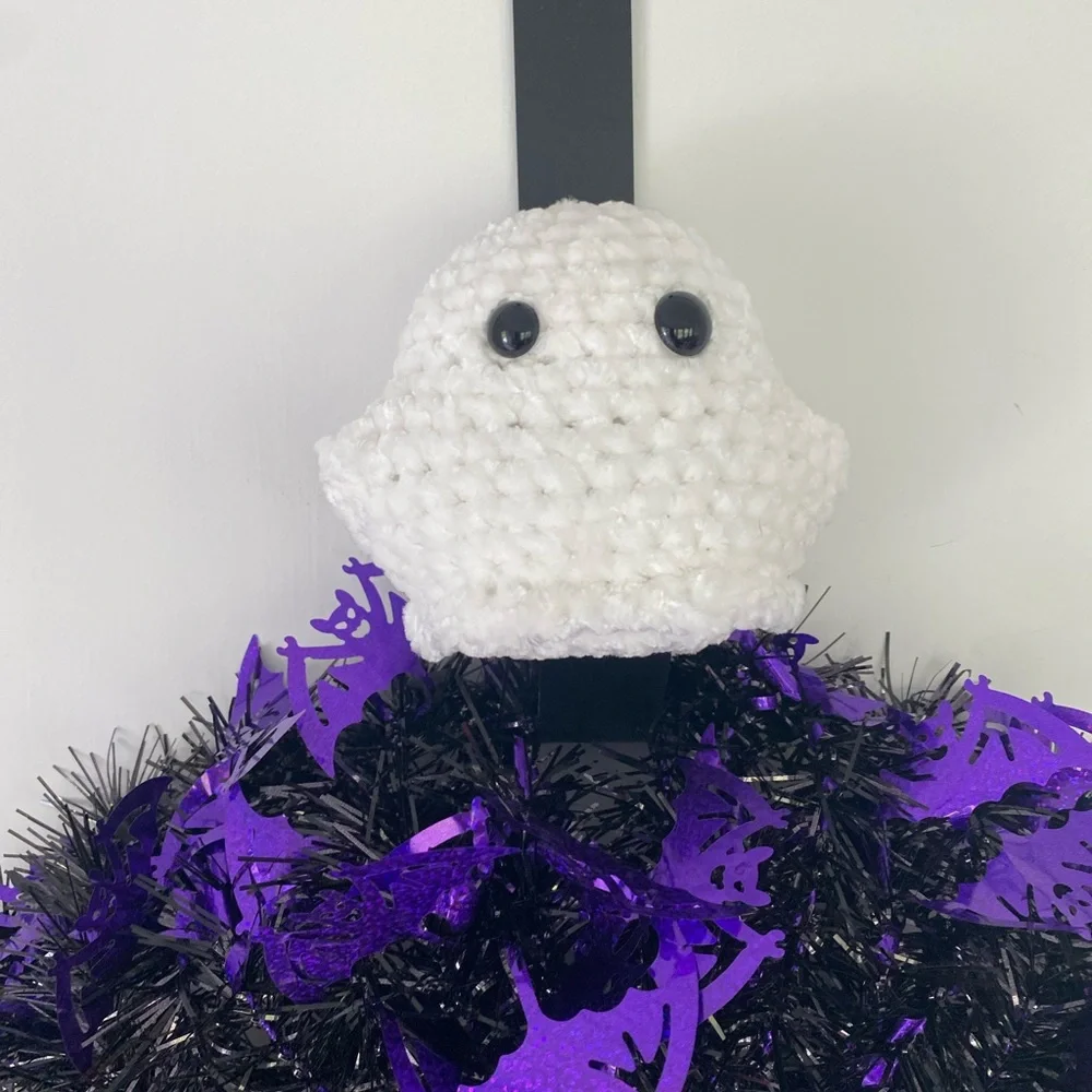 Handmade velvet crochet ghost plushie - Picture 6 of 7